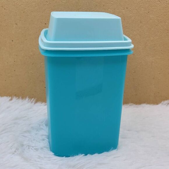 Tupperware Turquoise Pick-A-Deli Container - Picture 2 of 5